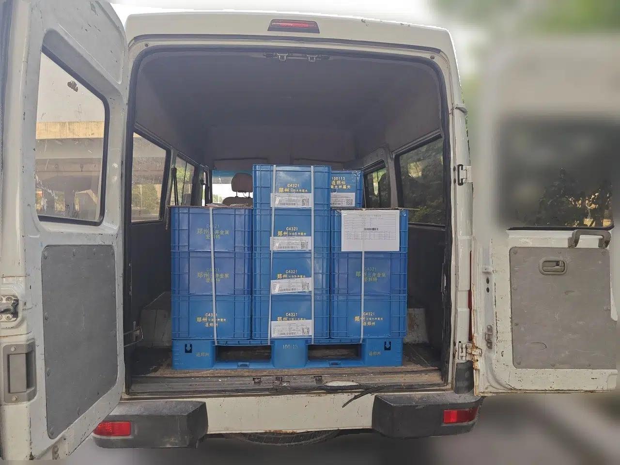 Iveco Daily 2020 2.5T A35 Passenger Van Single-Tire Mid-Roof Design 5-9 Seats with Sliding Side Door Meeting China V Emission Standards — миниатюра 20