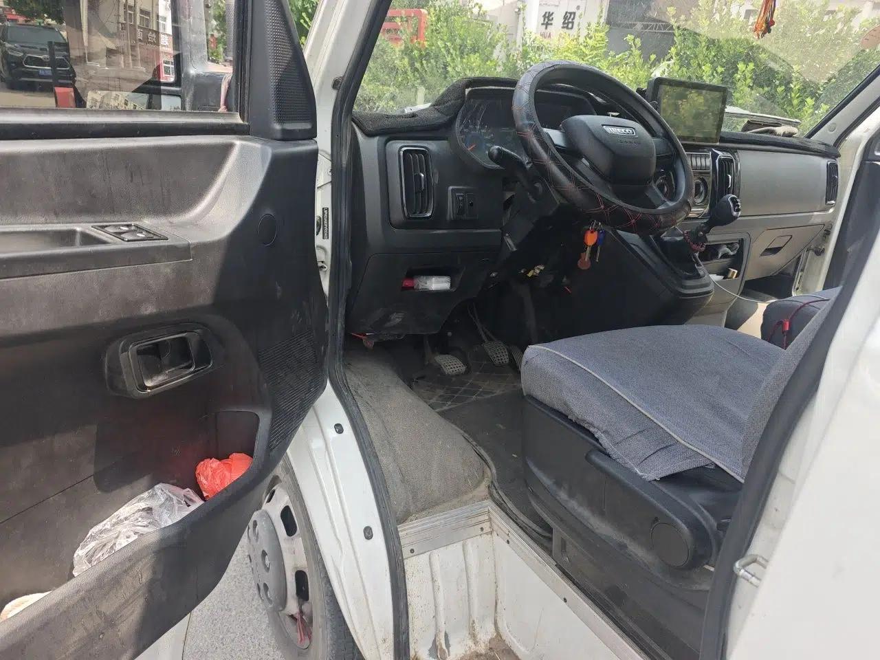 Iveco Daily 2021 2.5T A35 M1 Passenger Van 5-9 Seater Short Wheelbase Mid-Roof Design Dual Tires Manual Doors — миниатюра 17