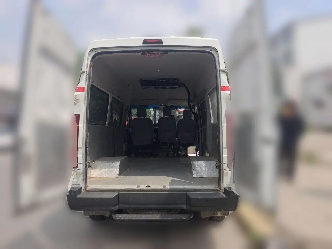 Iveco Daily 2021 2.5T A35 M1 Passenger Van 5-9 Seater Short Wheelbase Mid-Roof Design Dual Tires Manual Doors — миниатюра 20