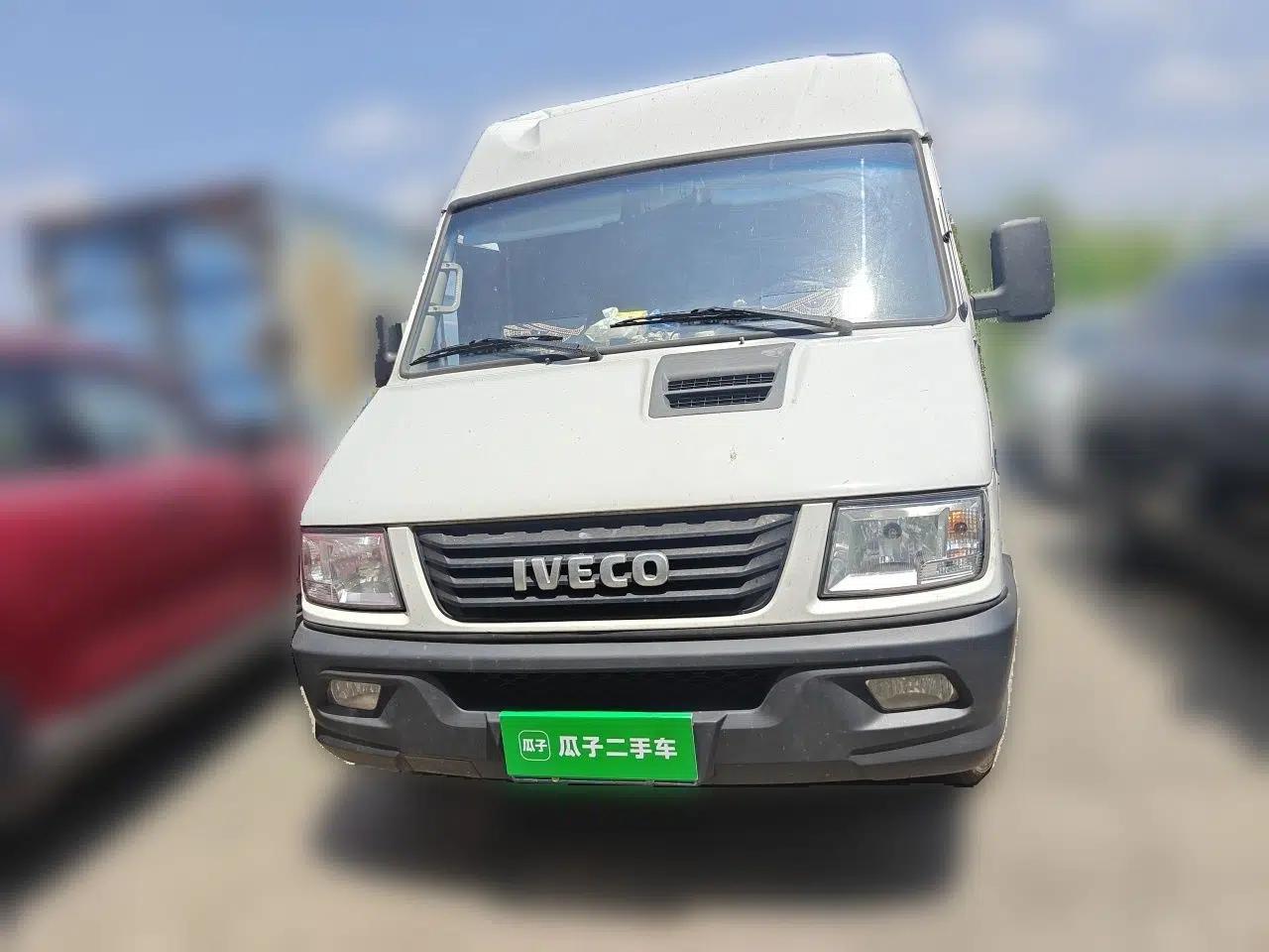 Iveco Daily 2021 2.5T V40 2-3 Seater Long Wheelbase Mid-Roof Dual Tires Manual Doors — миниатюра 2