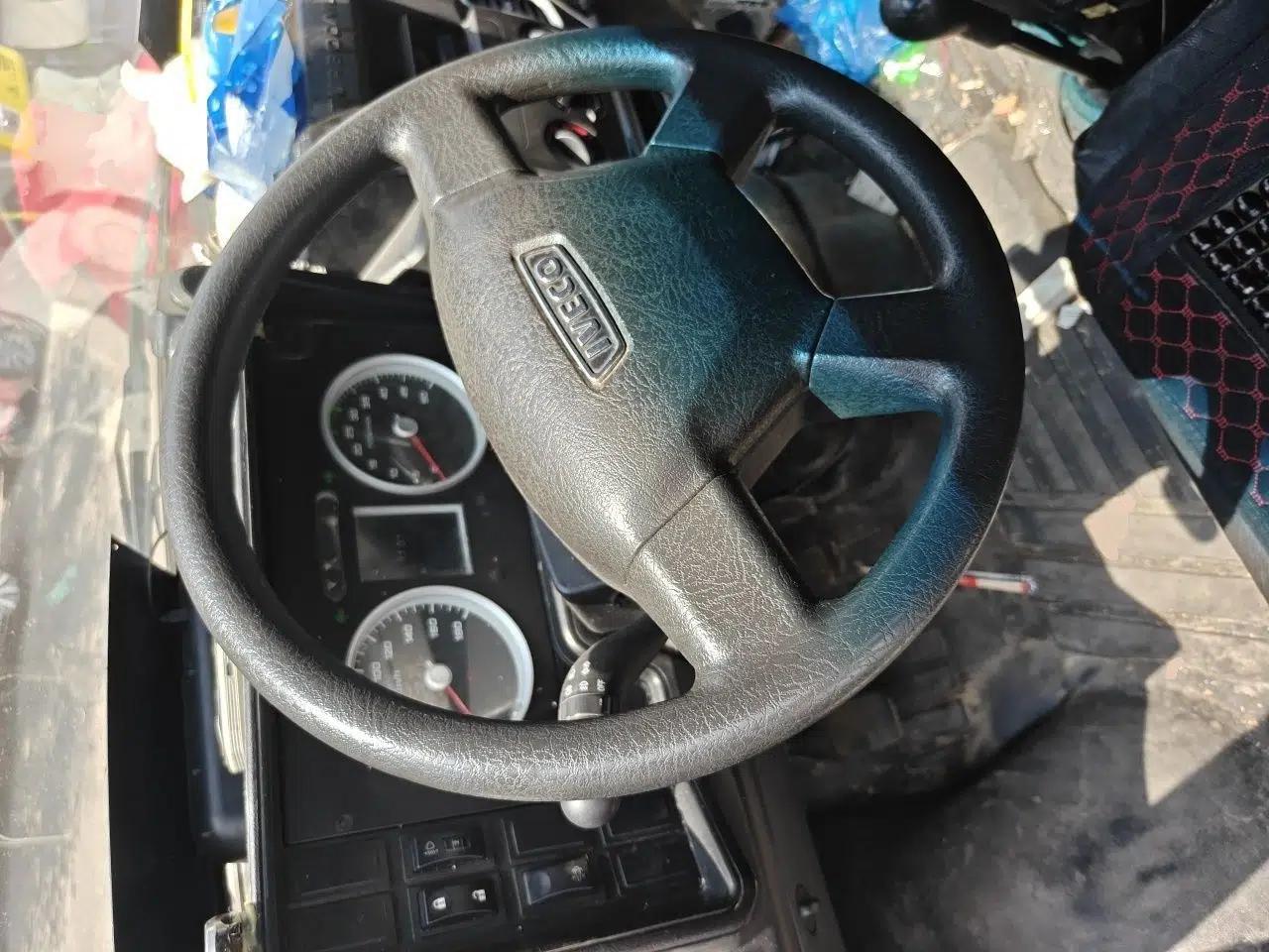 Iveco Daily 2021 2.5T V40 2-3 Seater Long Wheelbase Mid-Roof Dual Tires Manual Doors — миниатюра 11