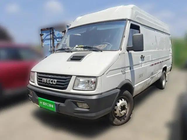 Iveco Daily 2021 2.5T V40 2-3 Seater Long Wheelbase Mid-Roof Dual Tires Manual Doors