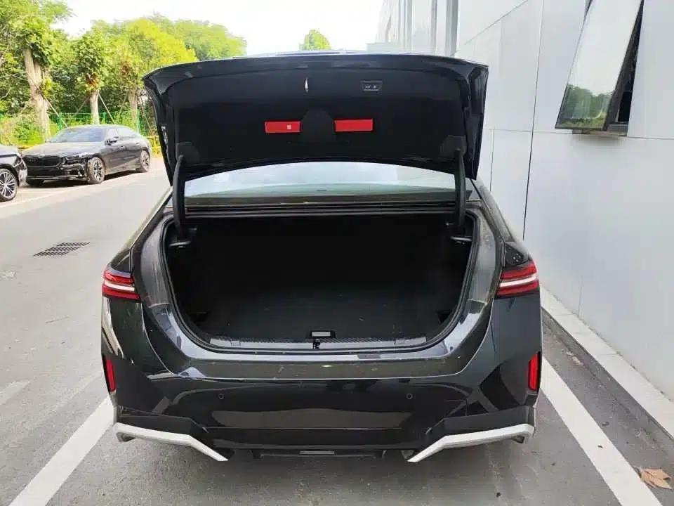 BMW i5 2025 eDrive 40L M Sport Package — миниатюра 8