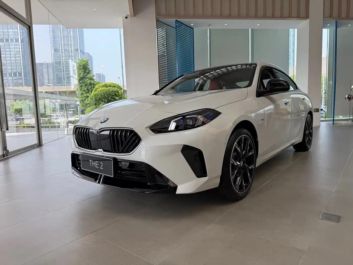2026 BMW 2 Series 225L M Sport Shadow Edition — миниатюра 1