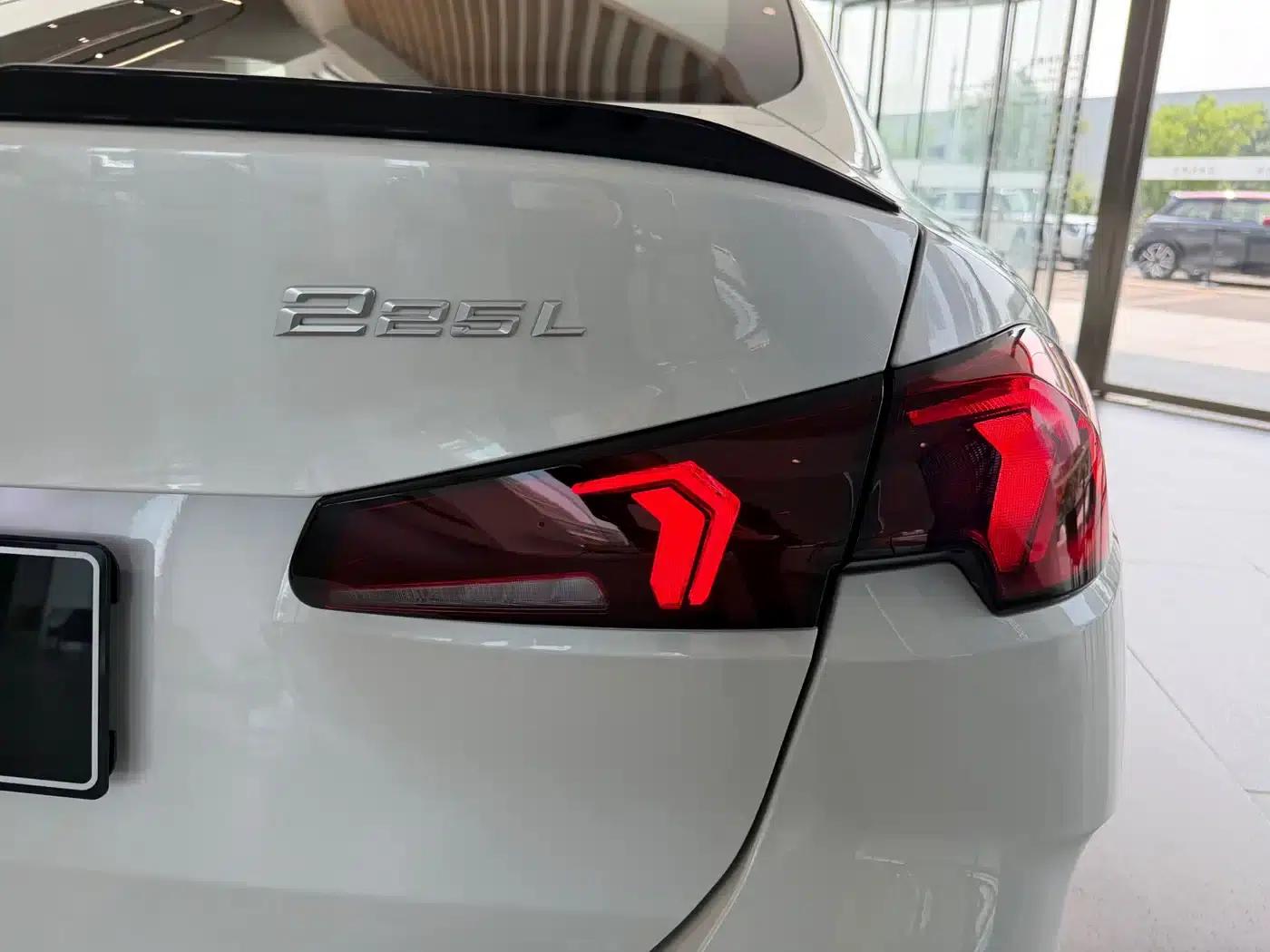 2026 BMW 2 Series 225L M Sport Shadow Edition — миниатюра 17