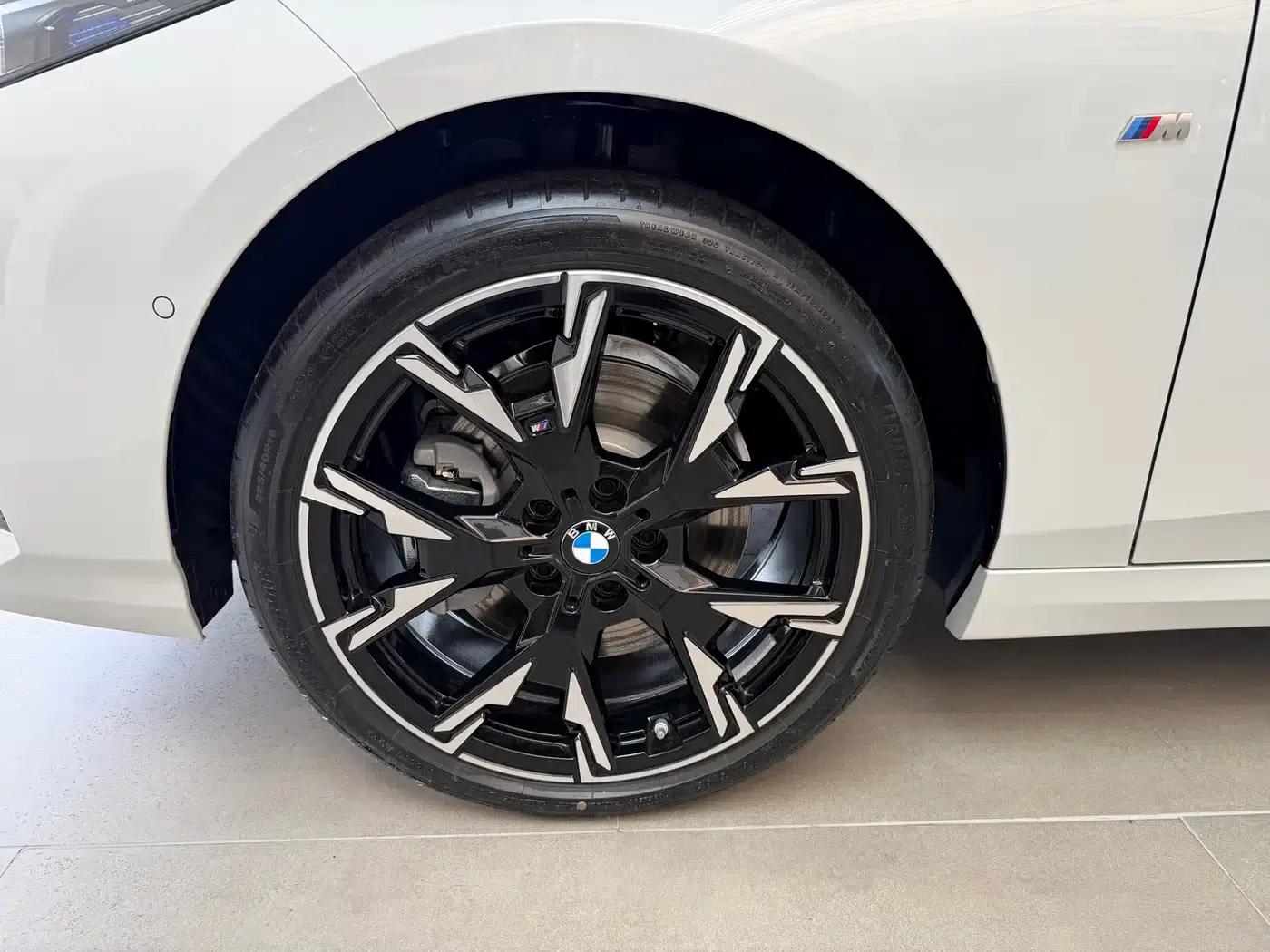 2026 BMW 2 Series 225L M Sport Shadow Edition — миниатюра 4