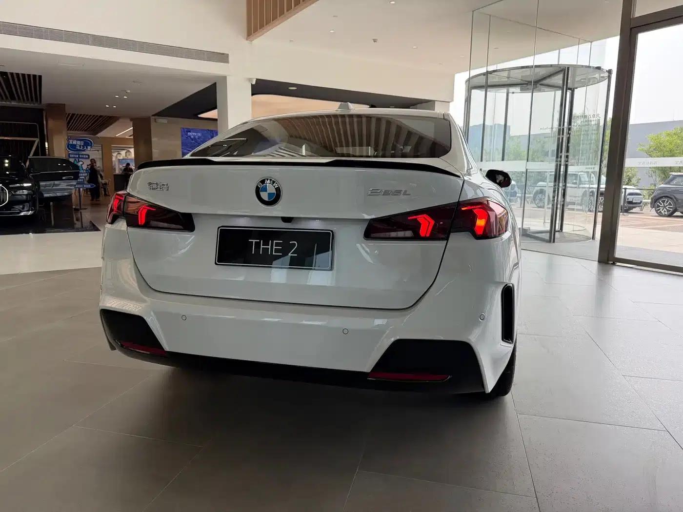 2026 BMW 2 Series 225L M Sport Shadow Edition — миниатюра 6