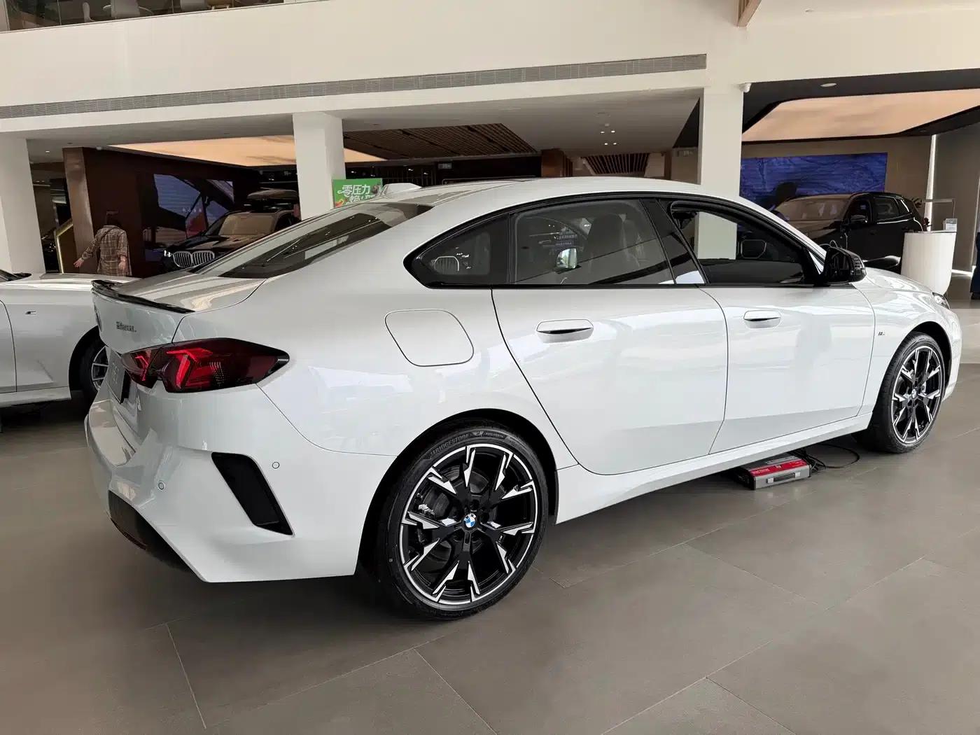 2026 BMW 2 Series 225L M Sport Shadow Edition — миниатюра 7