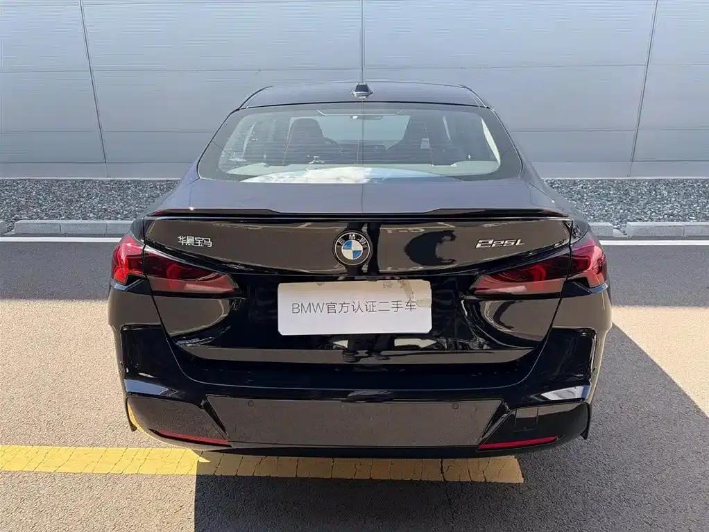 2025 BMW 2 Series 225L M Sport Shadow Edition — миниатюра 3