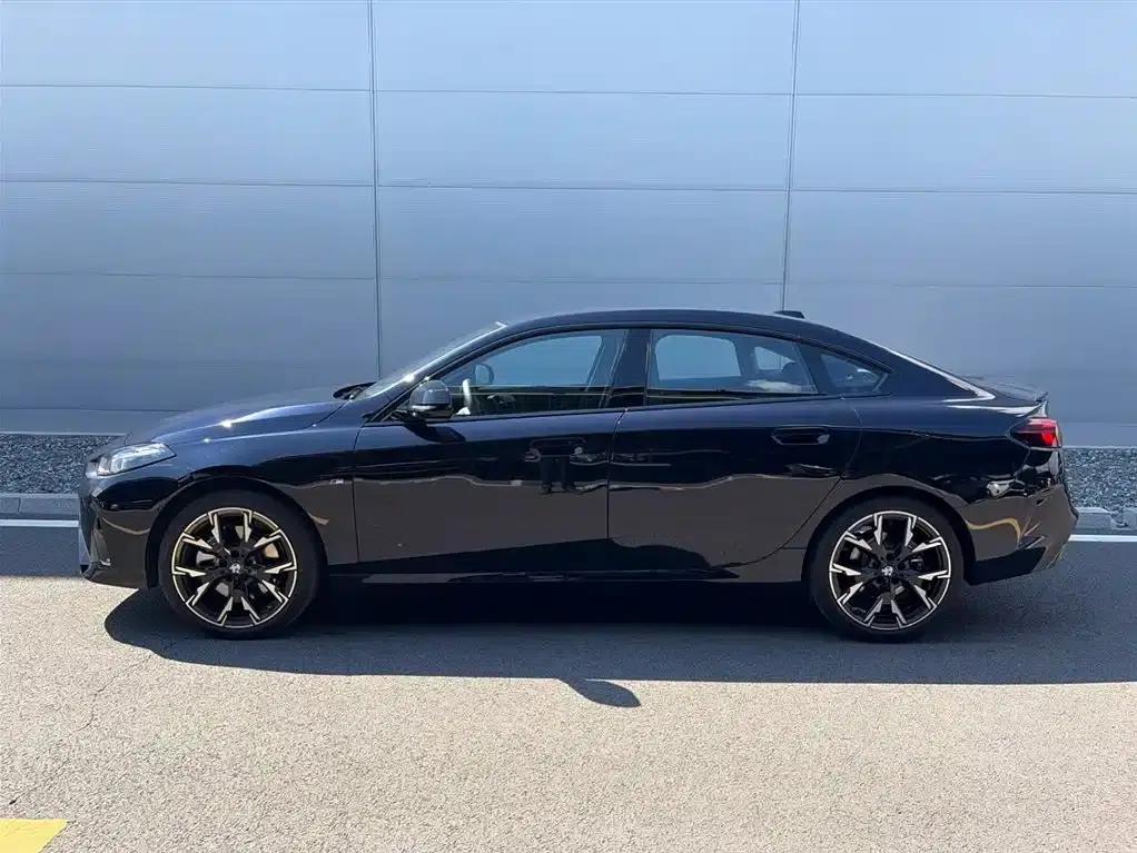 2025 BMW 2 Series 225L M Sport Shadow Edition — миниатюра 5