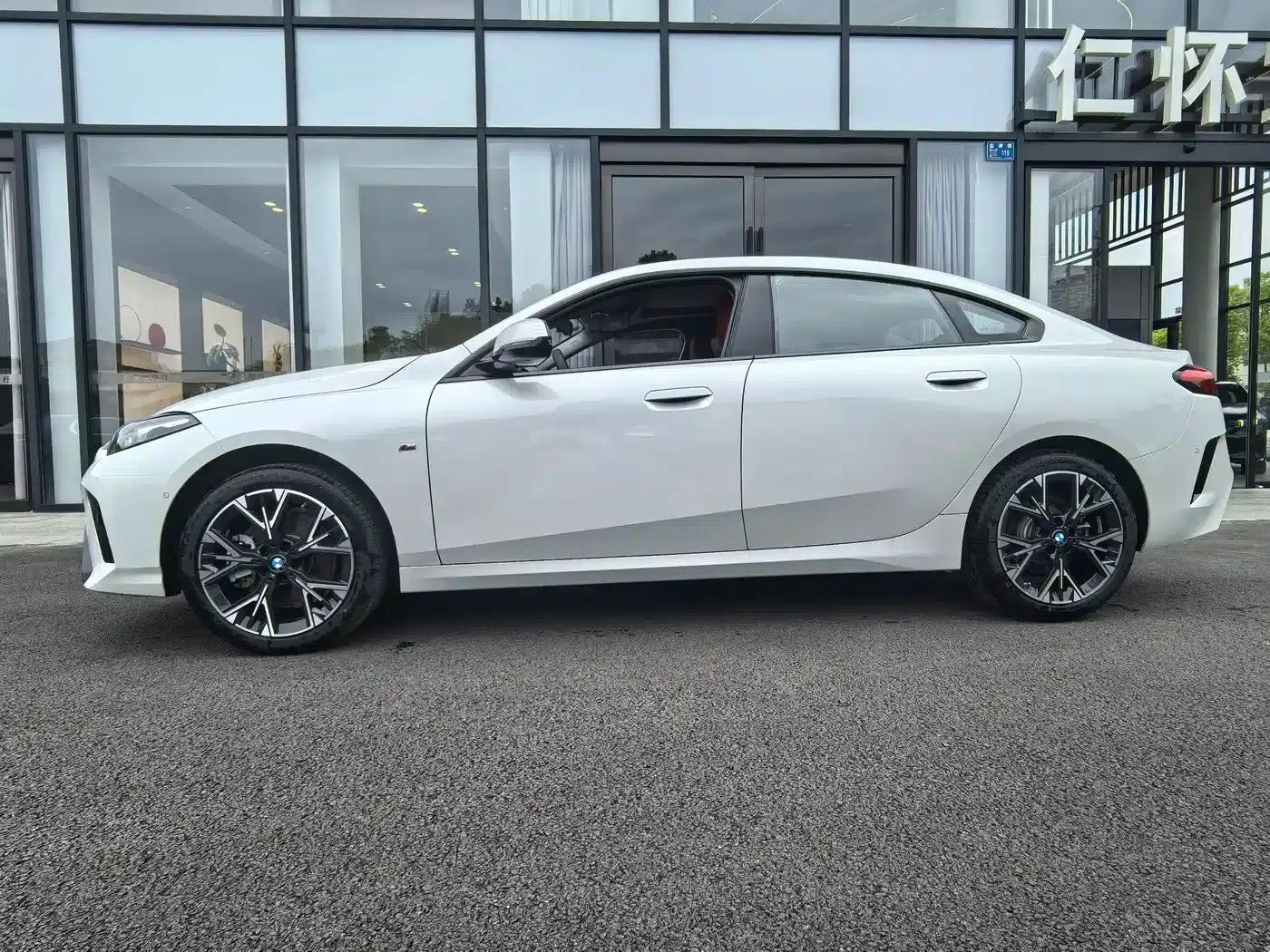 2025 BMW 2 Series 225L M Sport Package — миниатюра 3