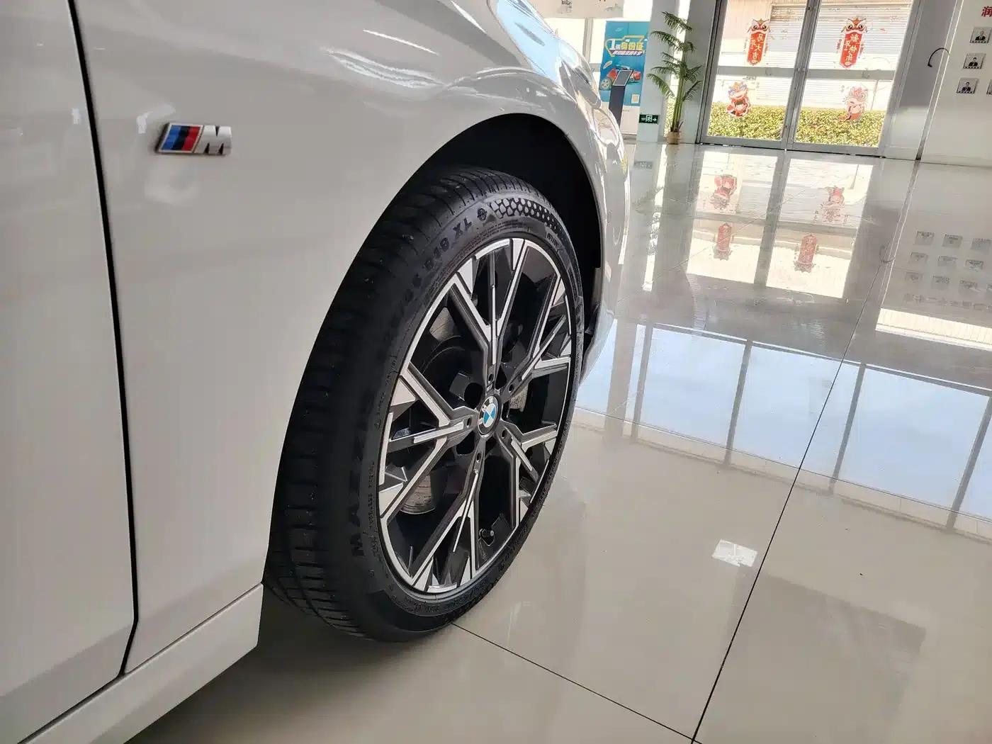 2025 BMW 2 Series 225L M Sport Package — миниатюра 10