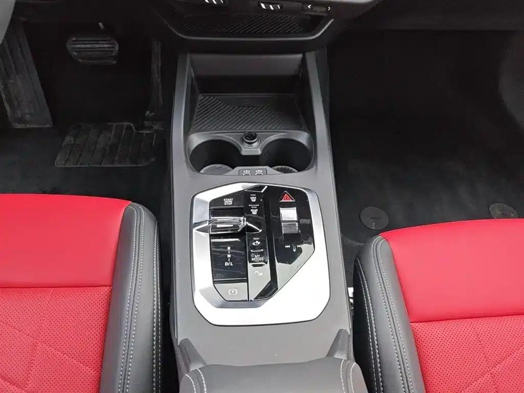 2025 BMW 2 Series 225L M Sport Shadow Edition — миниатюра 13