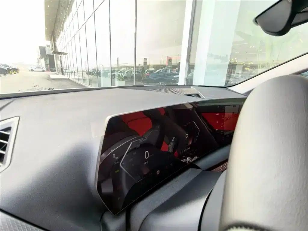 2025 BMW 2 Series 225L M Sport Shadow Edition — миниатюра 12
