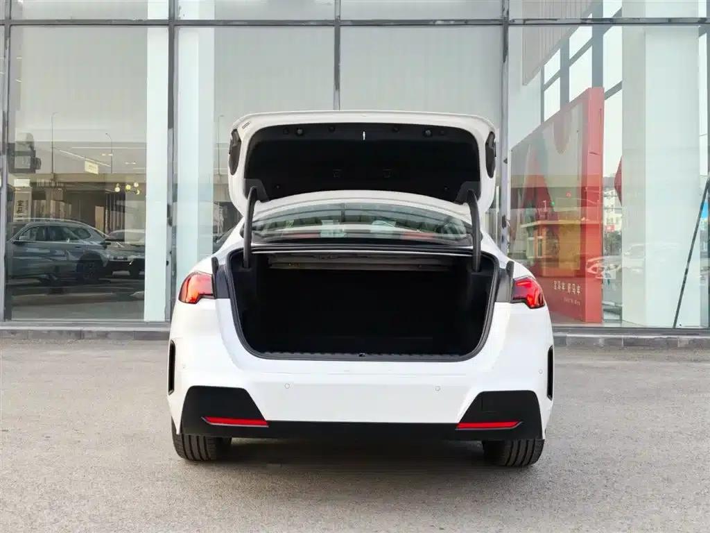 2025 BMW 2 Series 225L M Sport Shadow Edition — миниатюра 7