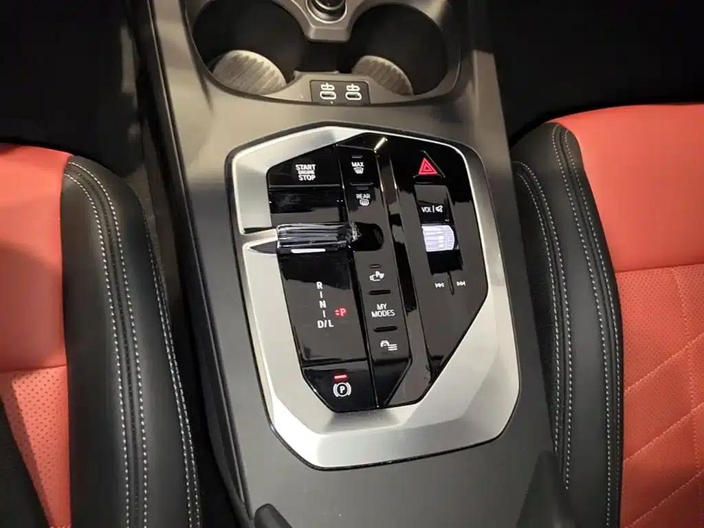 2025 BMW 2 Series 225L M Sport Shadow Edition — миниатюра 14