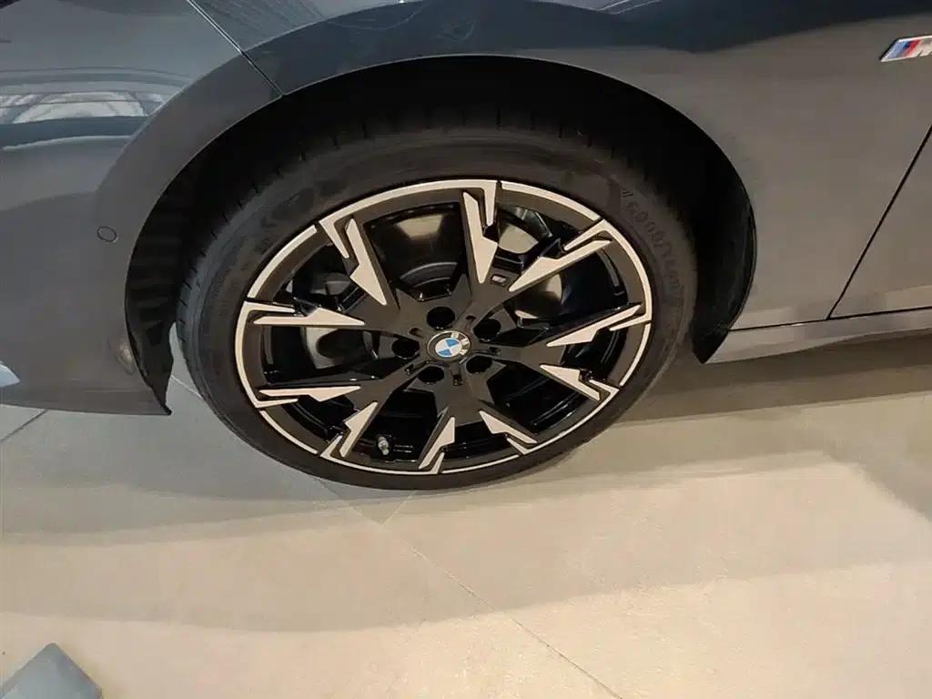 2025 BMW 2 Series 225L M Sport Shadow Edition — миниатюра 23