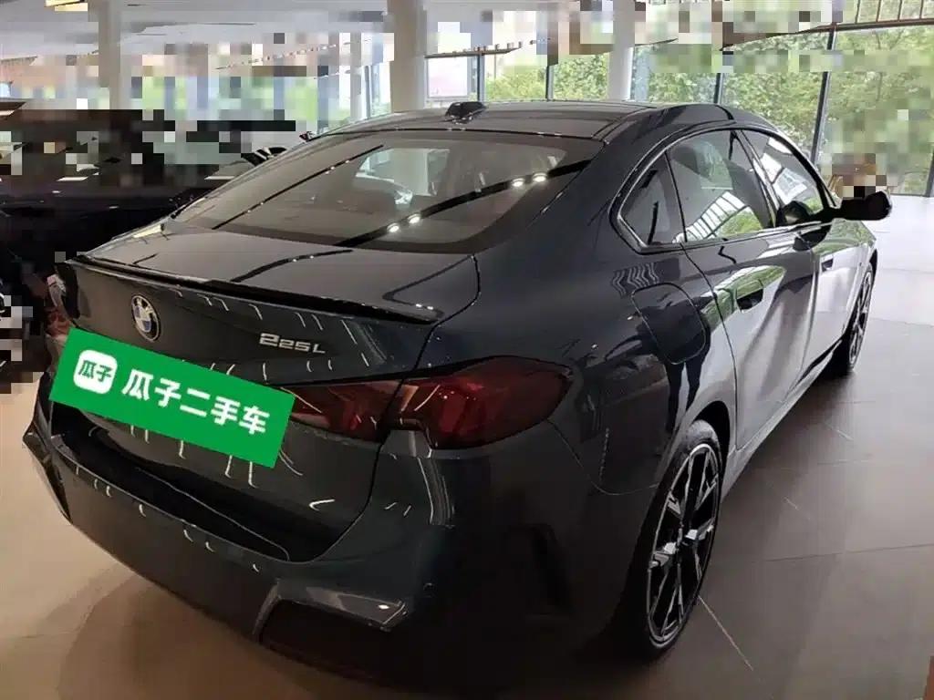 2025 BMW 2 Series 225L M Sport Shadow Edition — миниатюра 7