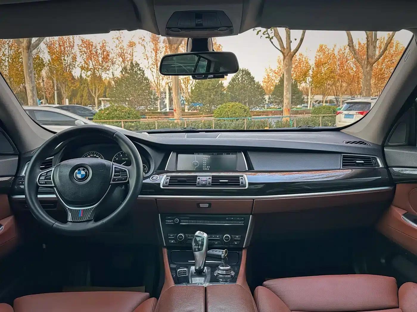 2011 BMW 5 Series GT 535i xDrive Luxury — миниатюра 11
