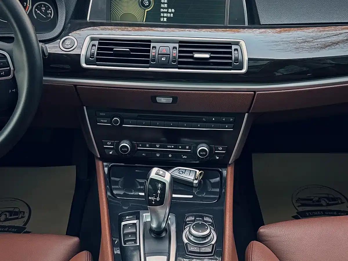 2011 BMW 5 Series GT 535i xDrive Luxury — миниатюра 12