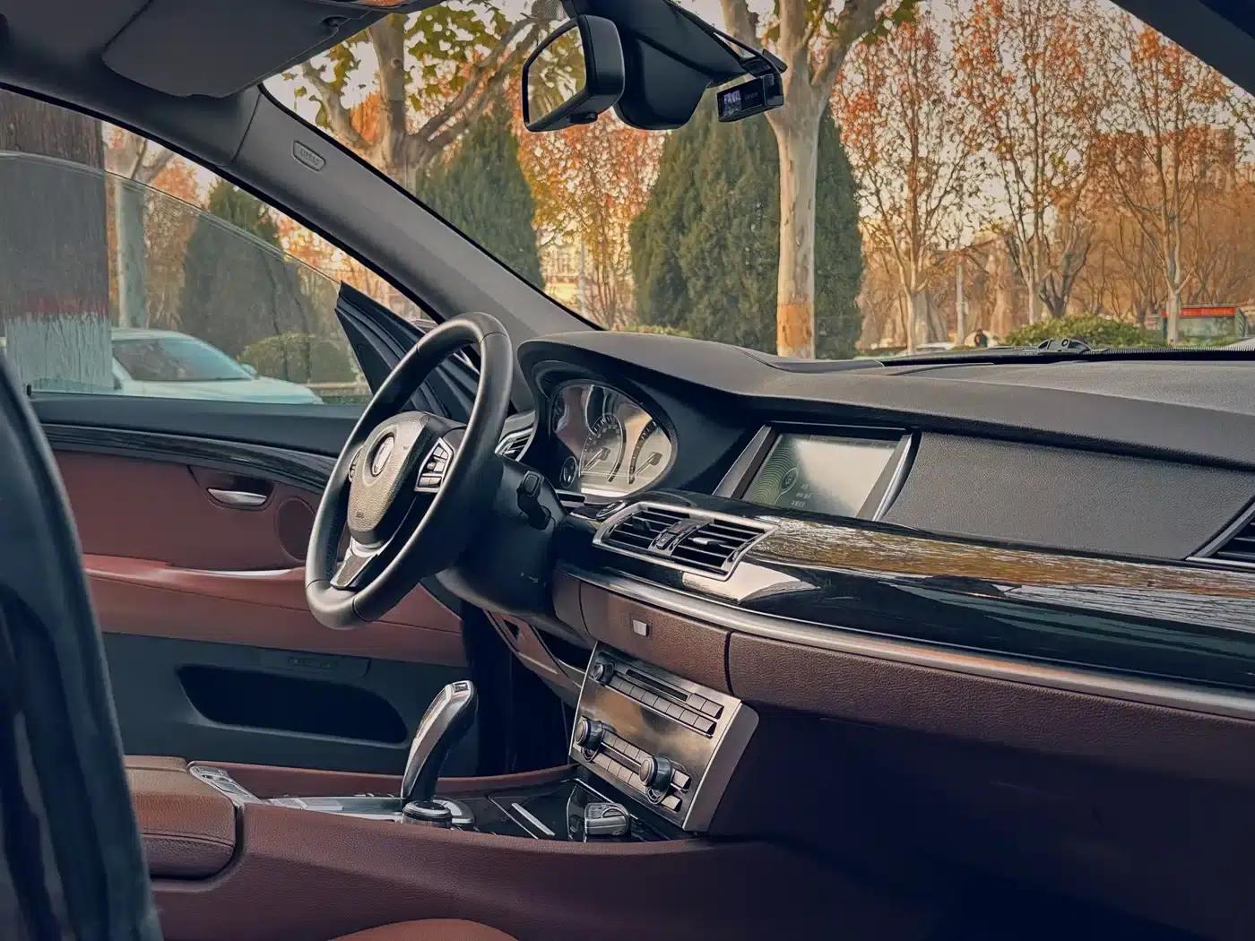 2011 BMW 5 Series GT 535i xDrive Luxury — миниатюра 16