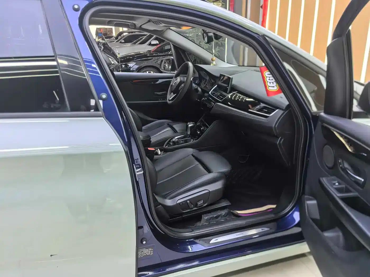 2016 BMW 2 Series Gran Tourer 218i Sport Design Package — миниатюра 11