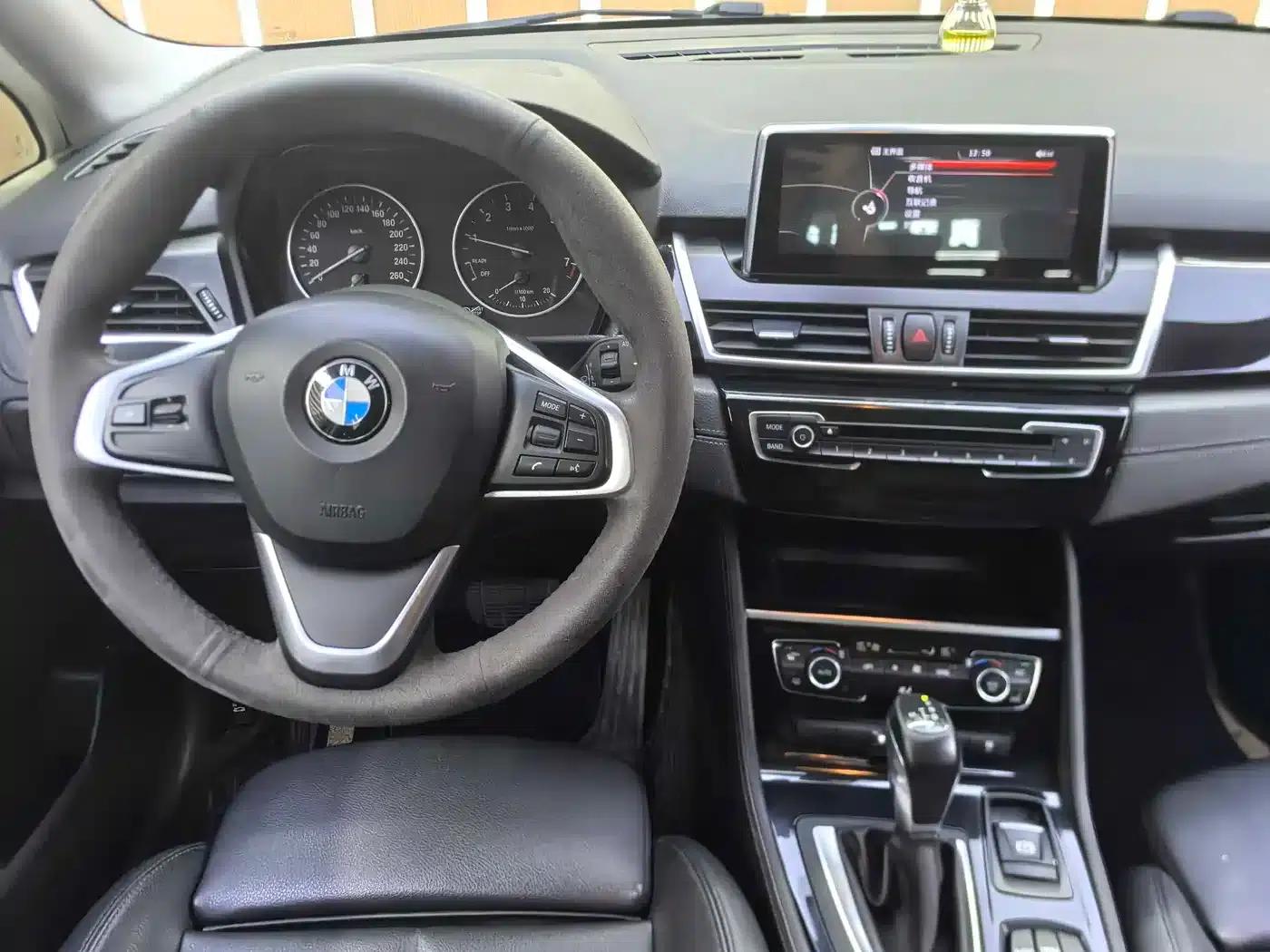 2016 BMW 2 Series Gran Tourer 218i Sport Design Package — миниатюра 7