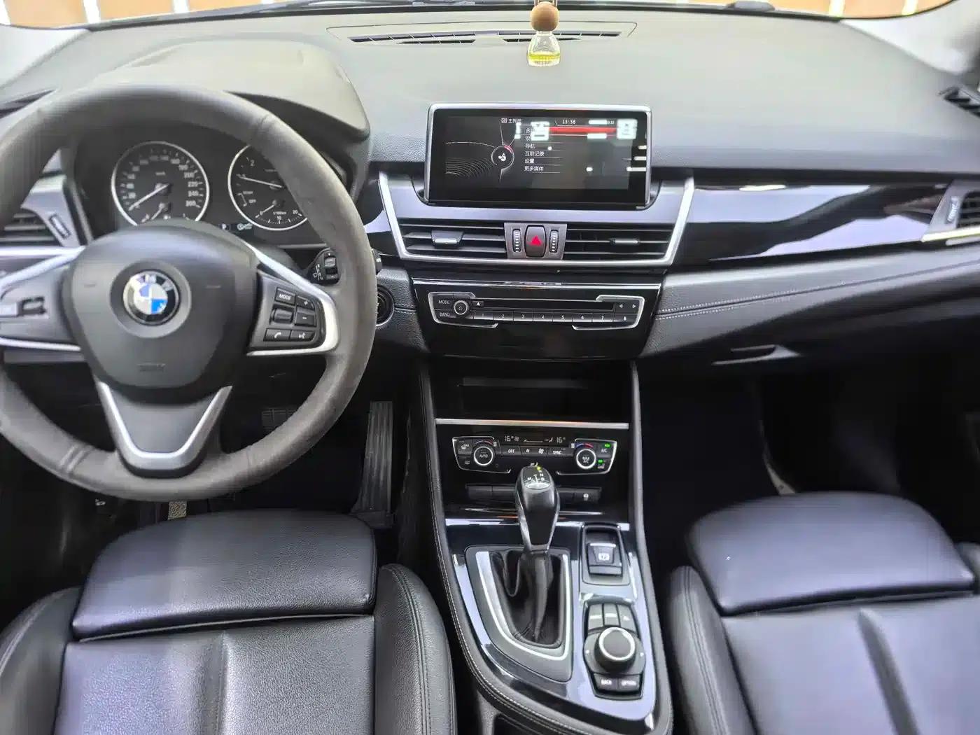 2016 BMW 2 Series Gran Tourer 218i Sport Design Package — миниатюра 8