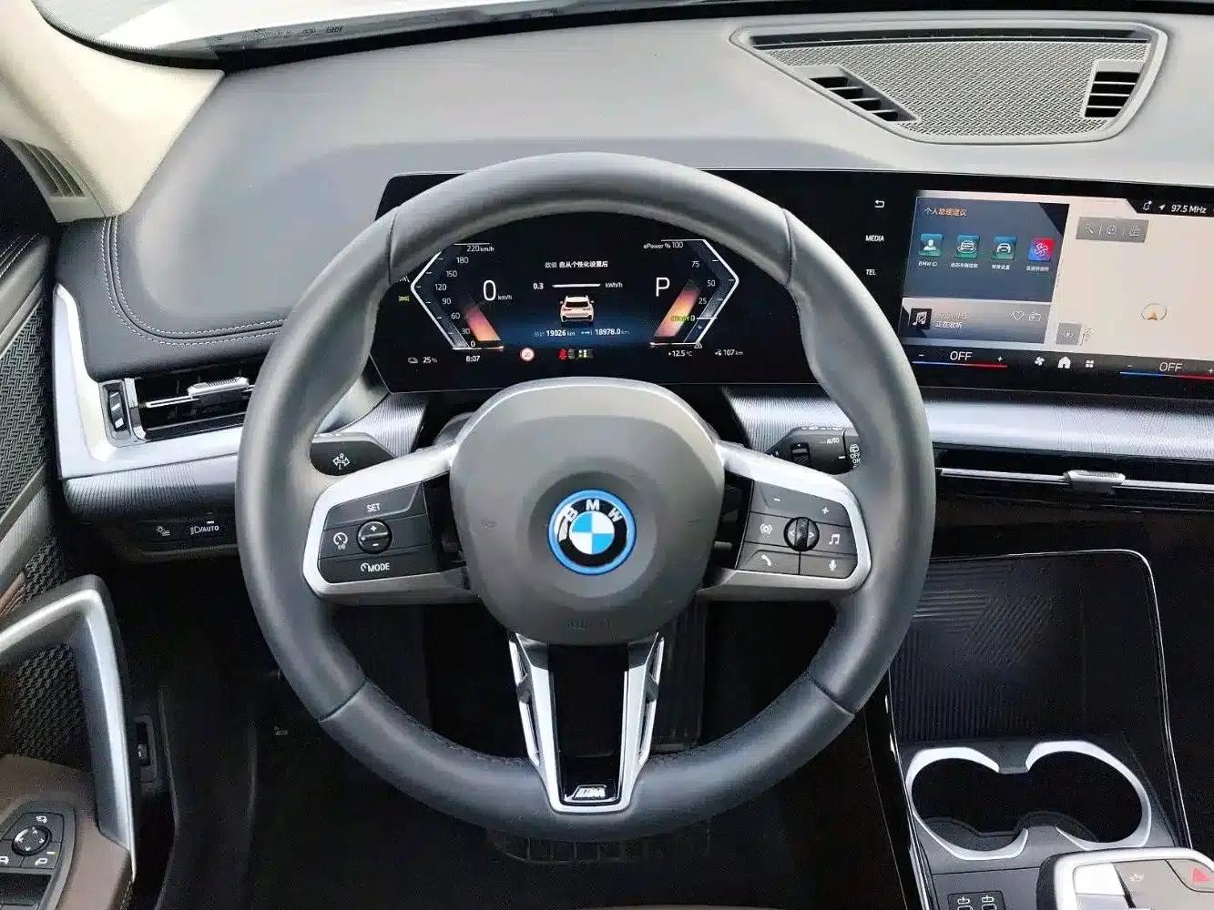 BMW iX1 2025 eDrive25L M Sport Package — миниатюра 11
