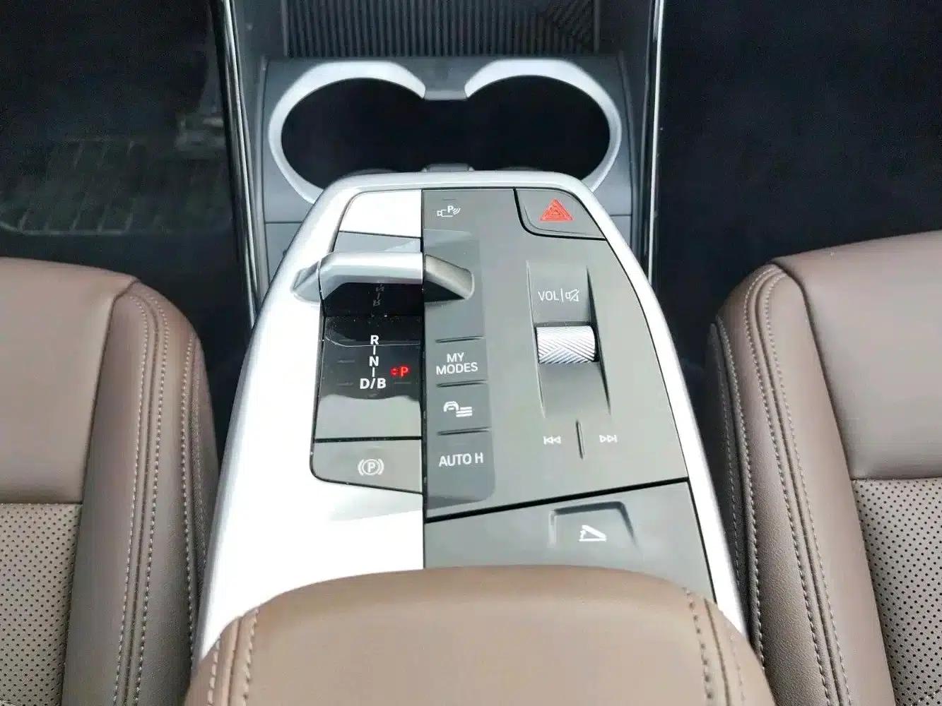 BMW iX1 2025 eDrive25L M Sport Package — миниатюра 12