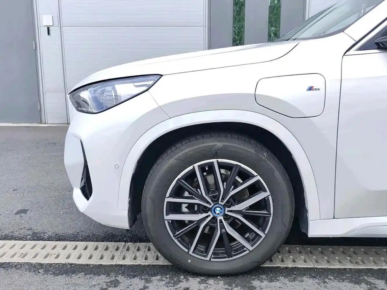BMW iX1 2025 eDrive25L M Sport Package — миниатюра 6