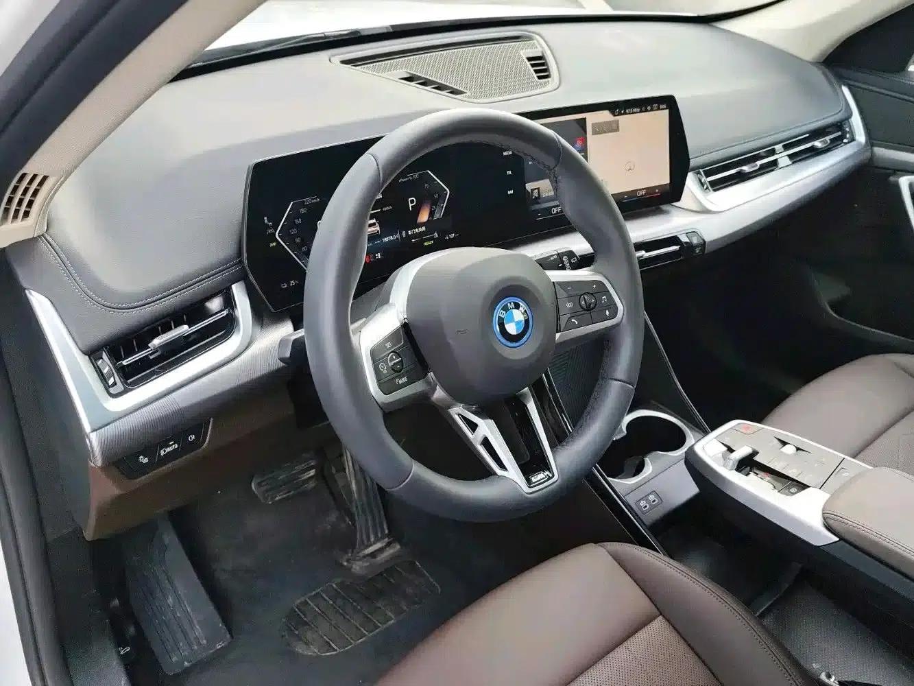 BMW iX1 2025 eDrive25L M Sport Package — миниатюра 8