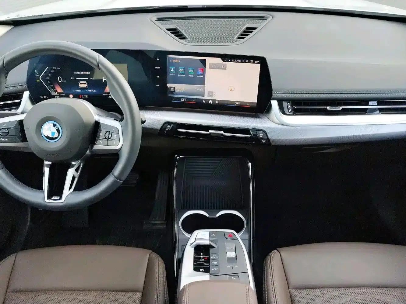 BMW iX1 2025 eDrive25L M Sport Package — миниатюра 9