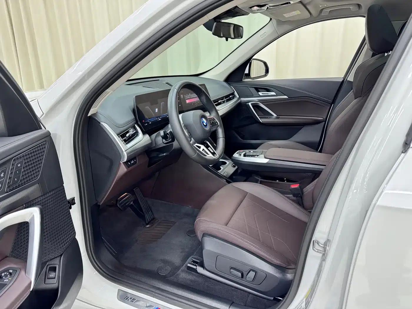 BMW iX1 2023 eDrive25L M Sport Package — миниатюра 5