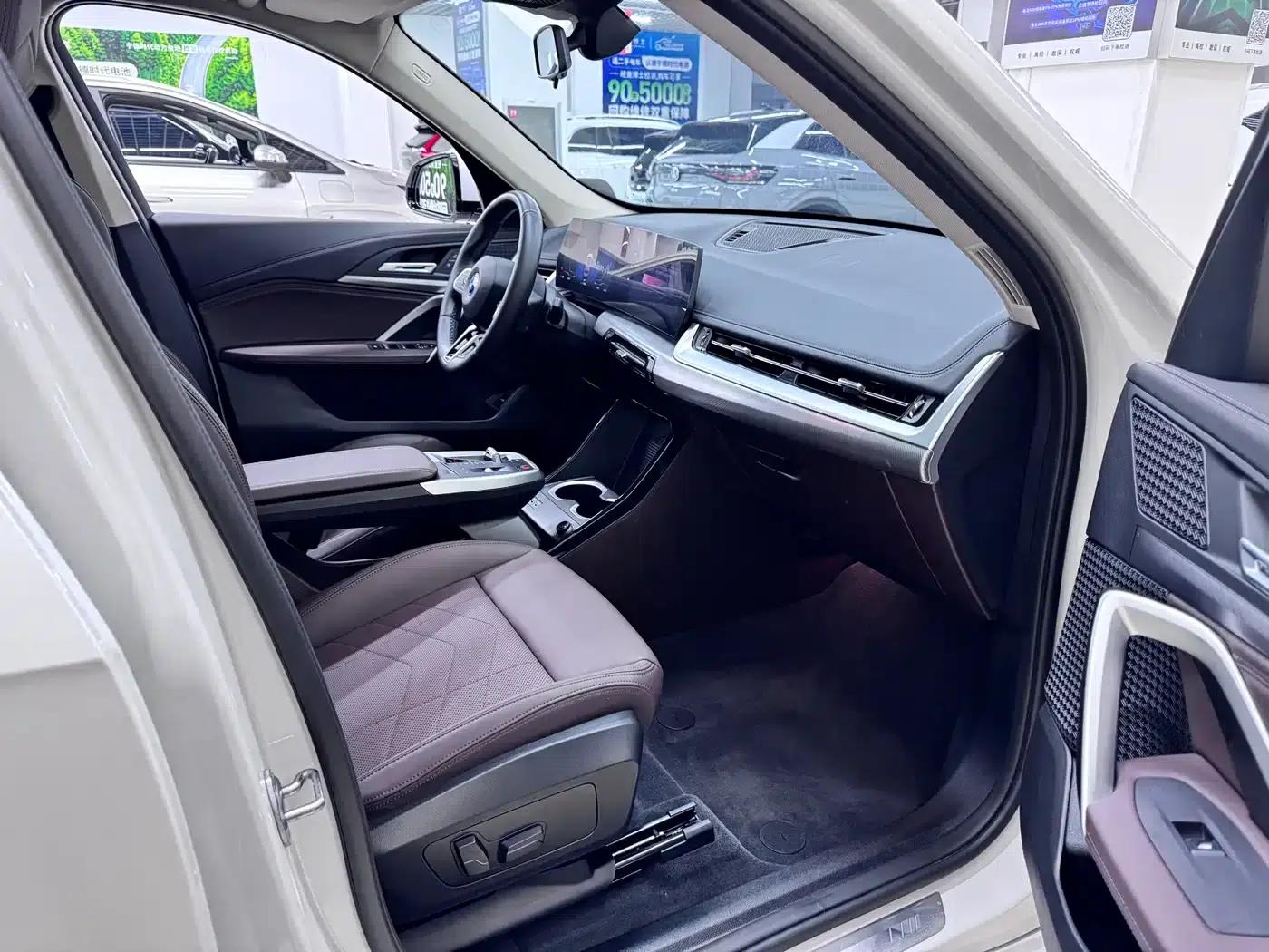 BMW iX1 2023 eDrive25L M Sport Package — миниатюра 7