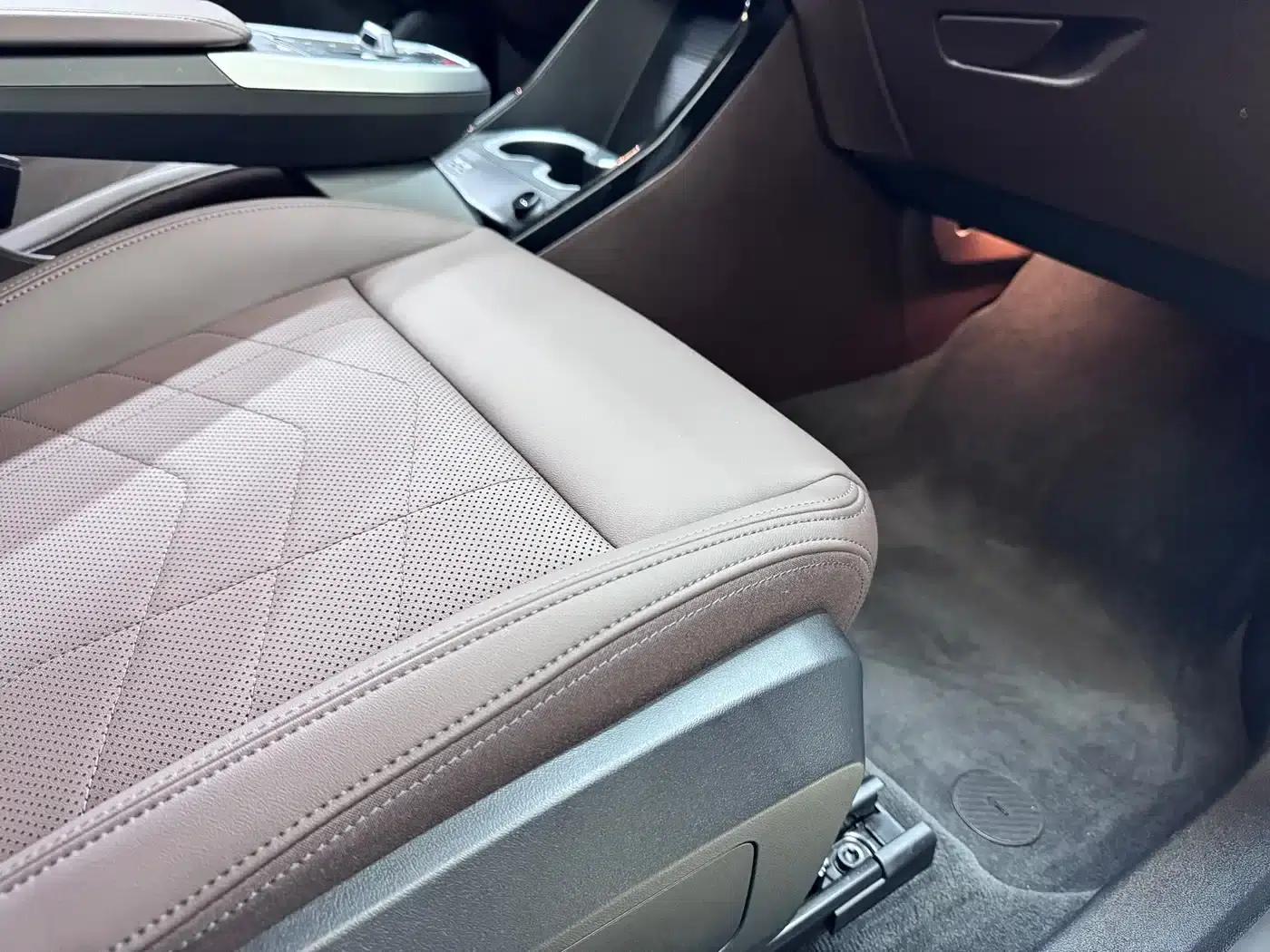 BMW iX1 2023 eDrive25L M Sport Package — миниатюра 8