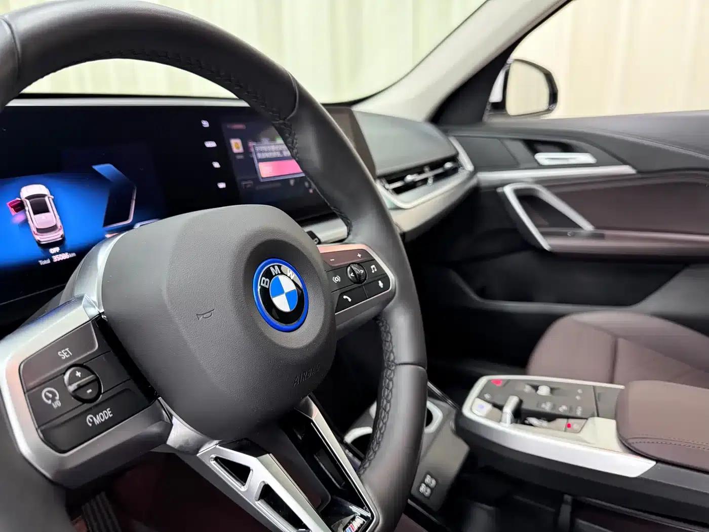 BMW iX1 2023 eDrive25L M Sport Package — миниатюра 9