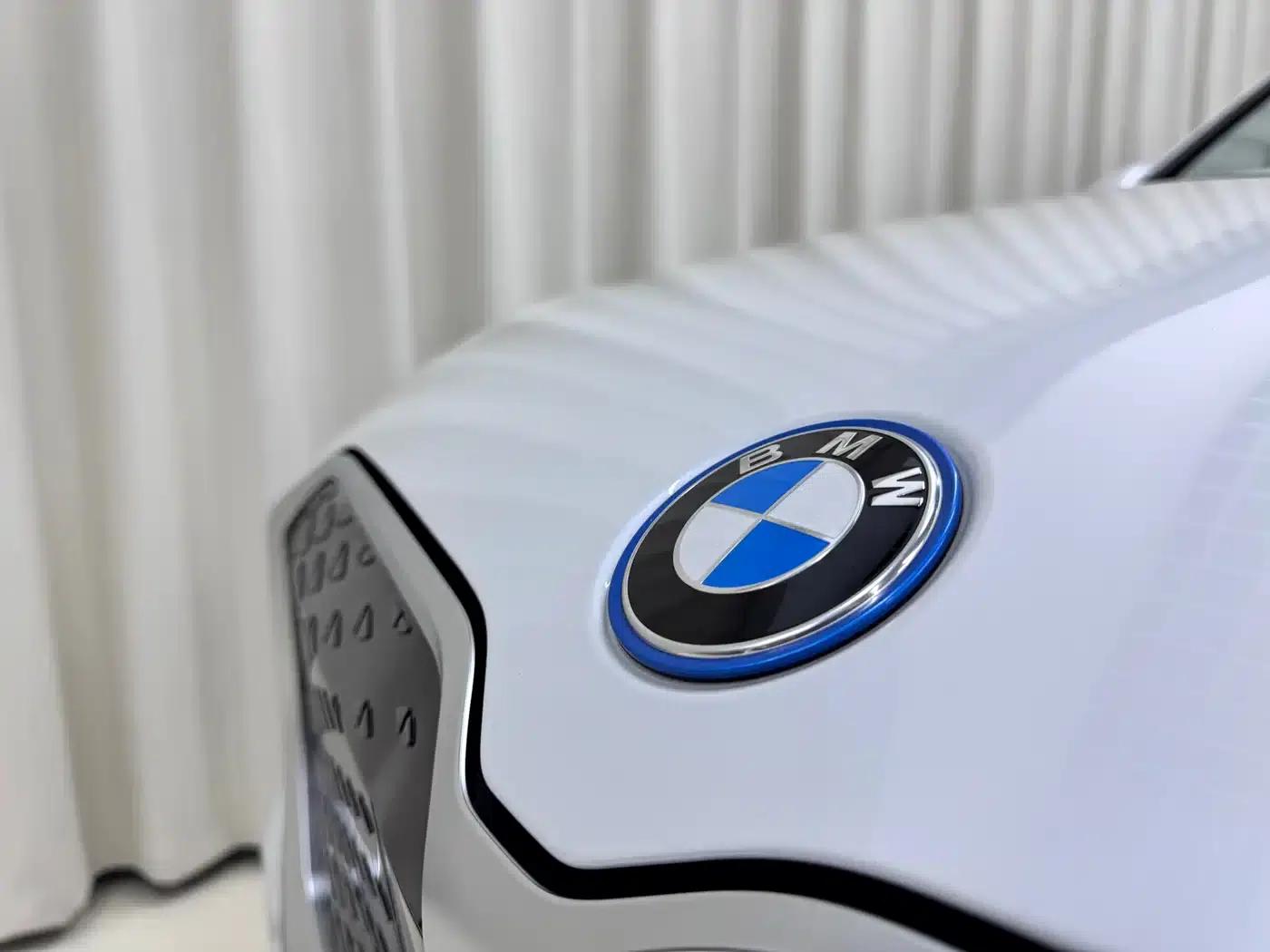 BMW iX1 2023 eDrive25L M Sport Package — миниатюра 10