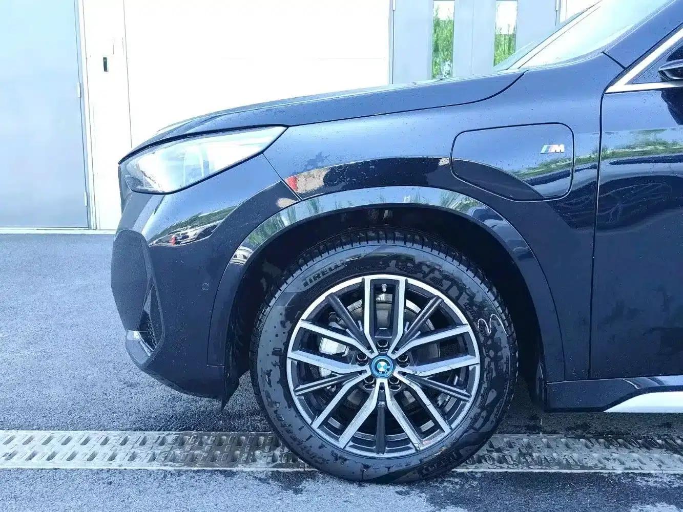 BMW iX1 2025 eDrive25L M Sport Package — миниатюра 3