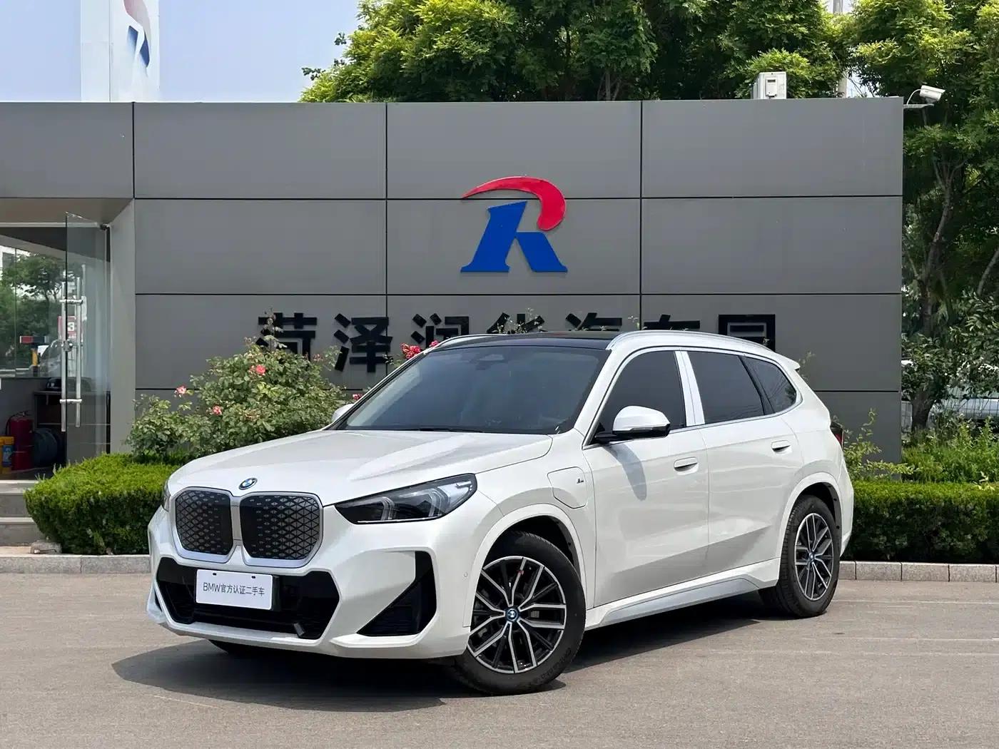 BMW iX1 2023 eDrive25L M Sport Package — миниатюра 1
