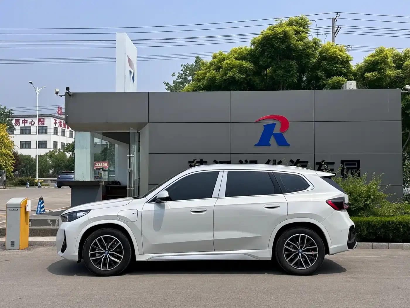 BMW iX1 2023 eDrive25L M Sport Package — миниатюра 3