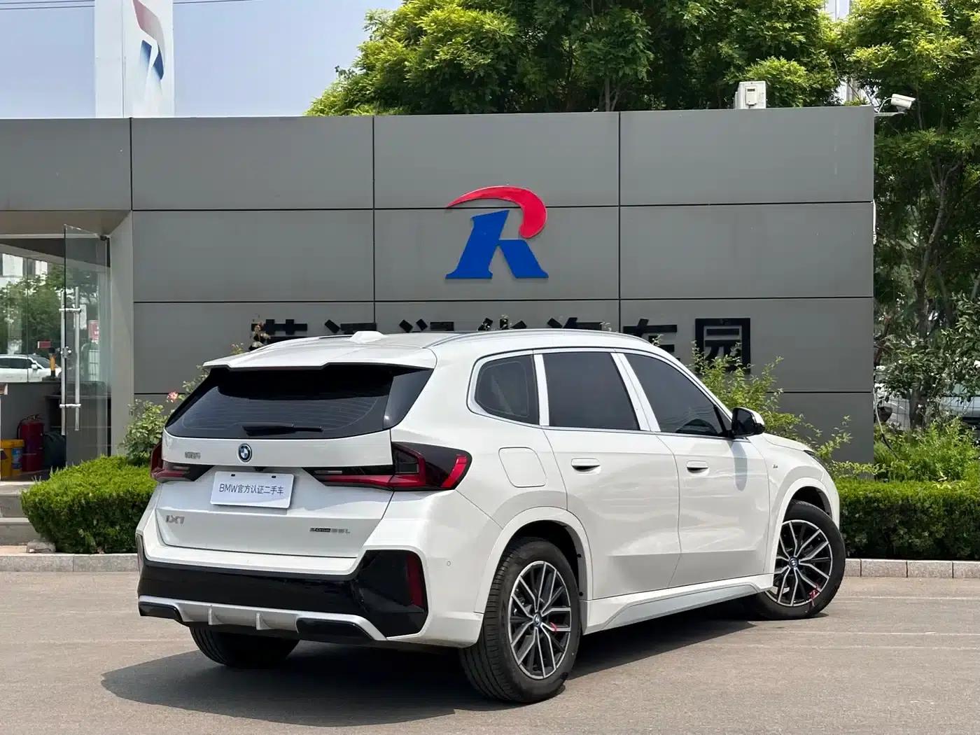 BMW iX1 2023 eDrive25L M Sport Package — миниатюра 9