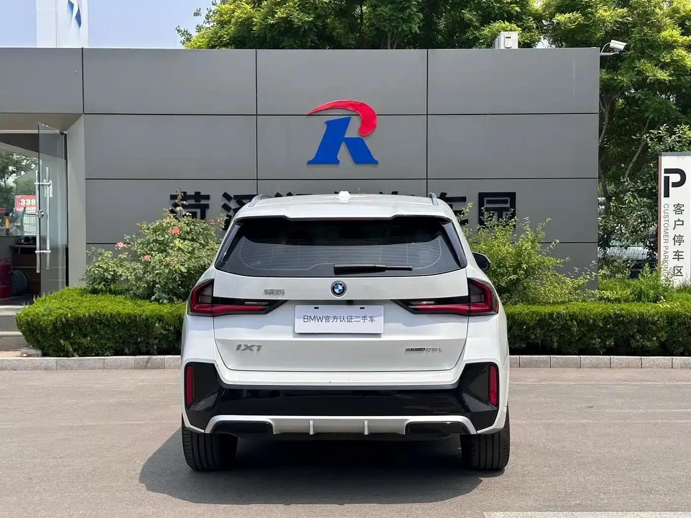 BMW iX1 2023 eDrive25L M Sport Package — миниатюра 10