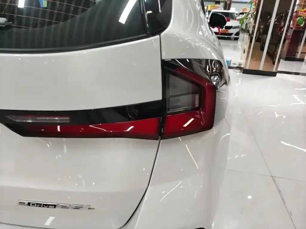 BMW iX1 2023 eDrive25L M Sport Package — миниатюра 8