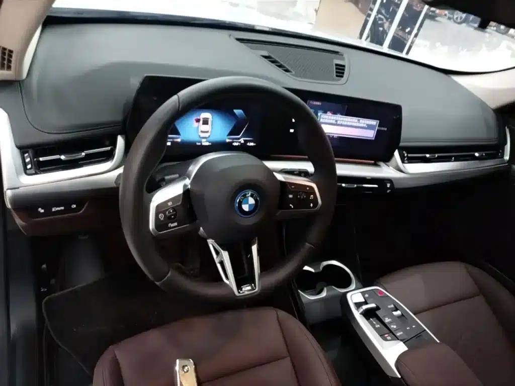 BMW iX1 2023 eDrive25L M Sport Package — миниатюра 10