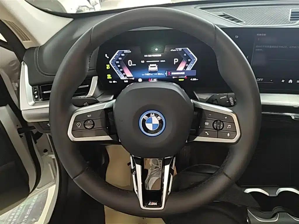 BMW iX1 2025 eDrive25L M Sport Package — миниатюра 11
