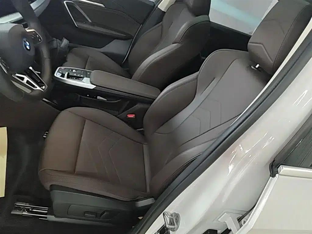 BMW iX1 2025 eDrive25L M Sport Package — миниатюра 15