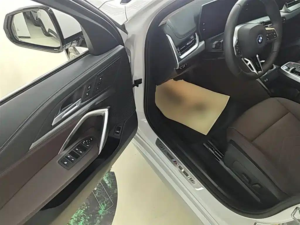 BMW iX1 2025 eDrive25L M Sport Package — миниатюра 16
