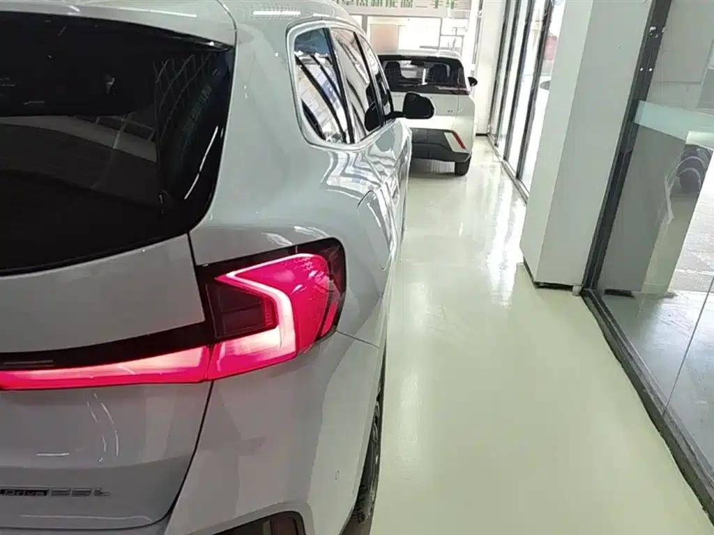 BMW iX1 2025 eDrive25L M Sport Package — миниатюра 8