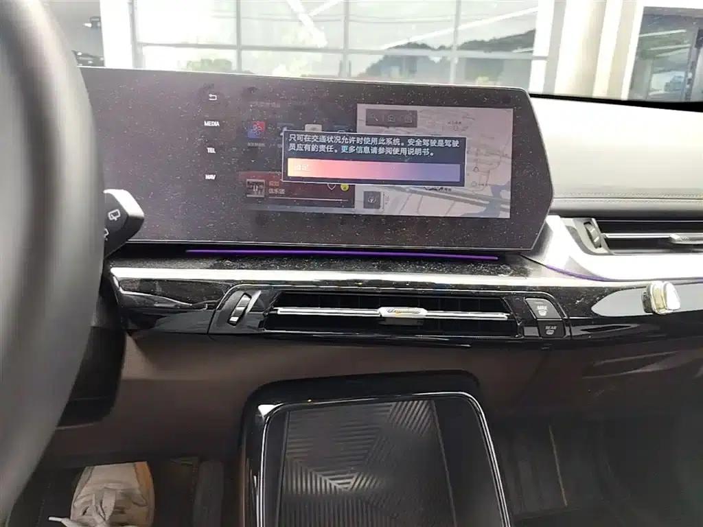BMW iX1 2023 eDrive25L X Design Package — миниатюра 13
